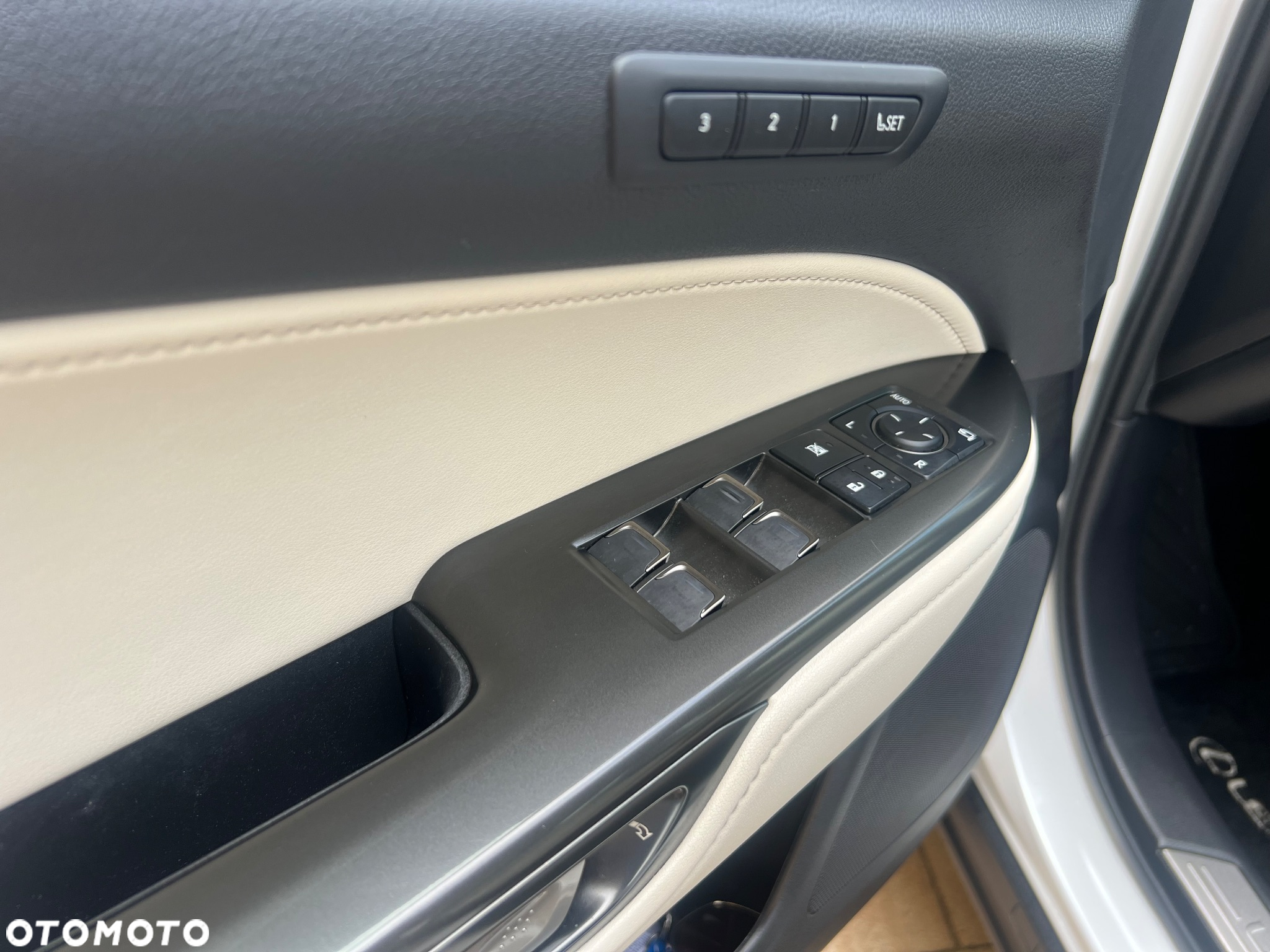 Lexus NX 350h Prestige AWD - 18
