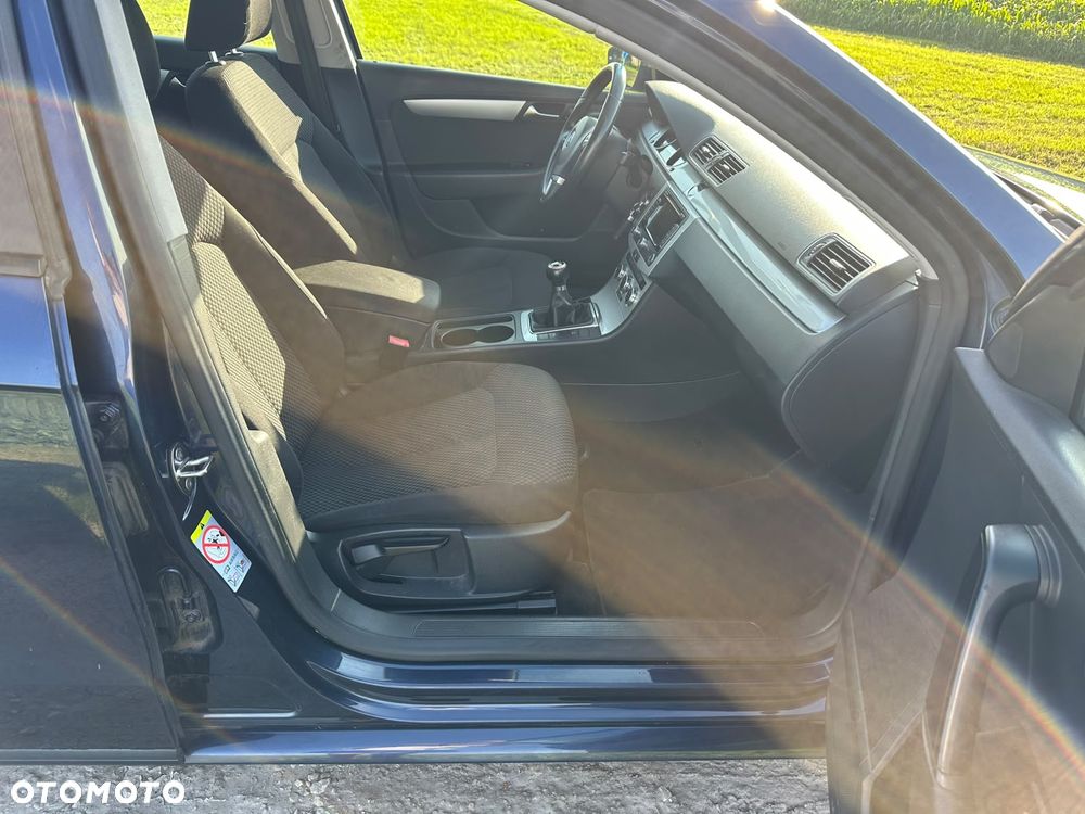 Volkswagen Passat - 13