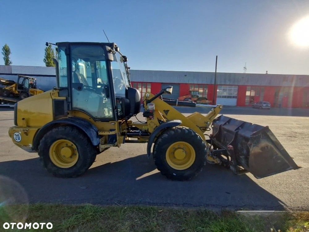 Caterpillar 908M - 6