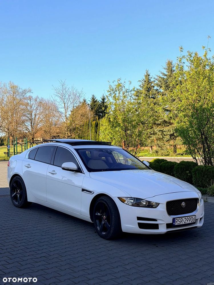 Jaguar XE 25t AWD Prestige - 4