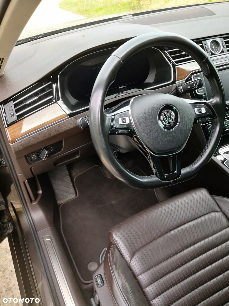 Volkswagen Passat - 32
