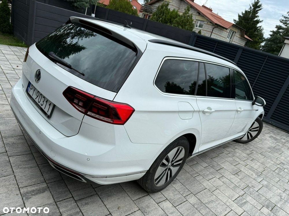 Volkswagen Passat - 4