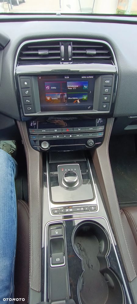 Jaguar F-Pace 20d Portfolio - 31