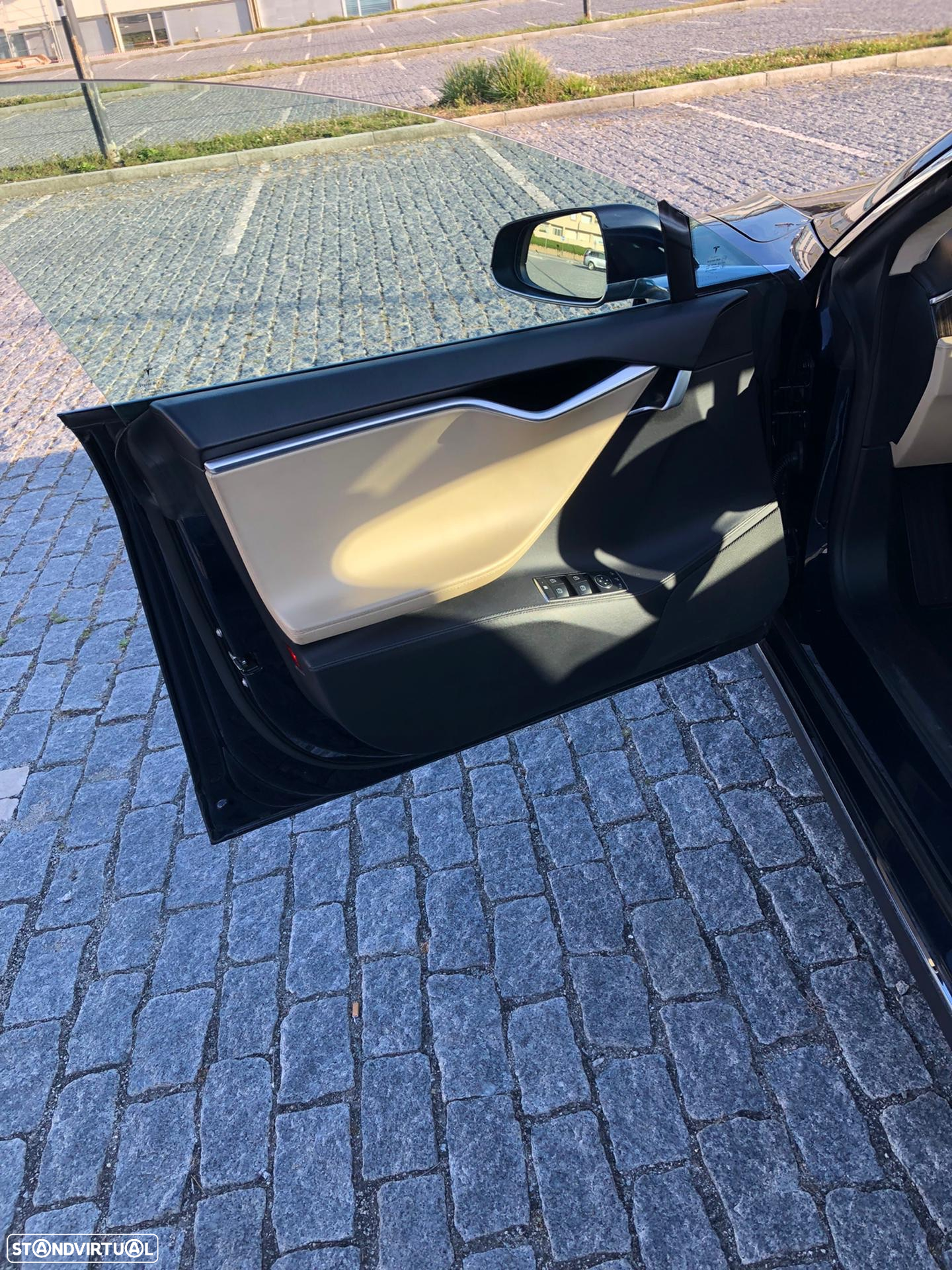Tesla Model S - 11