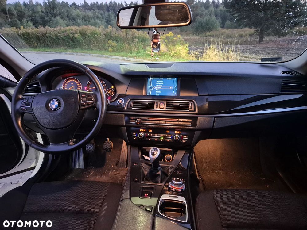 BMW Seria 5 523i - 5