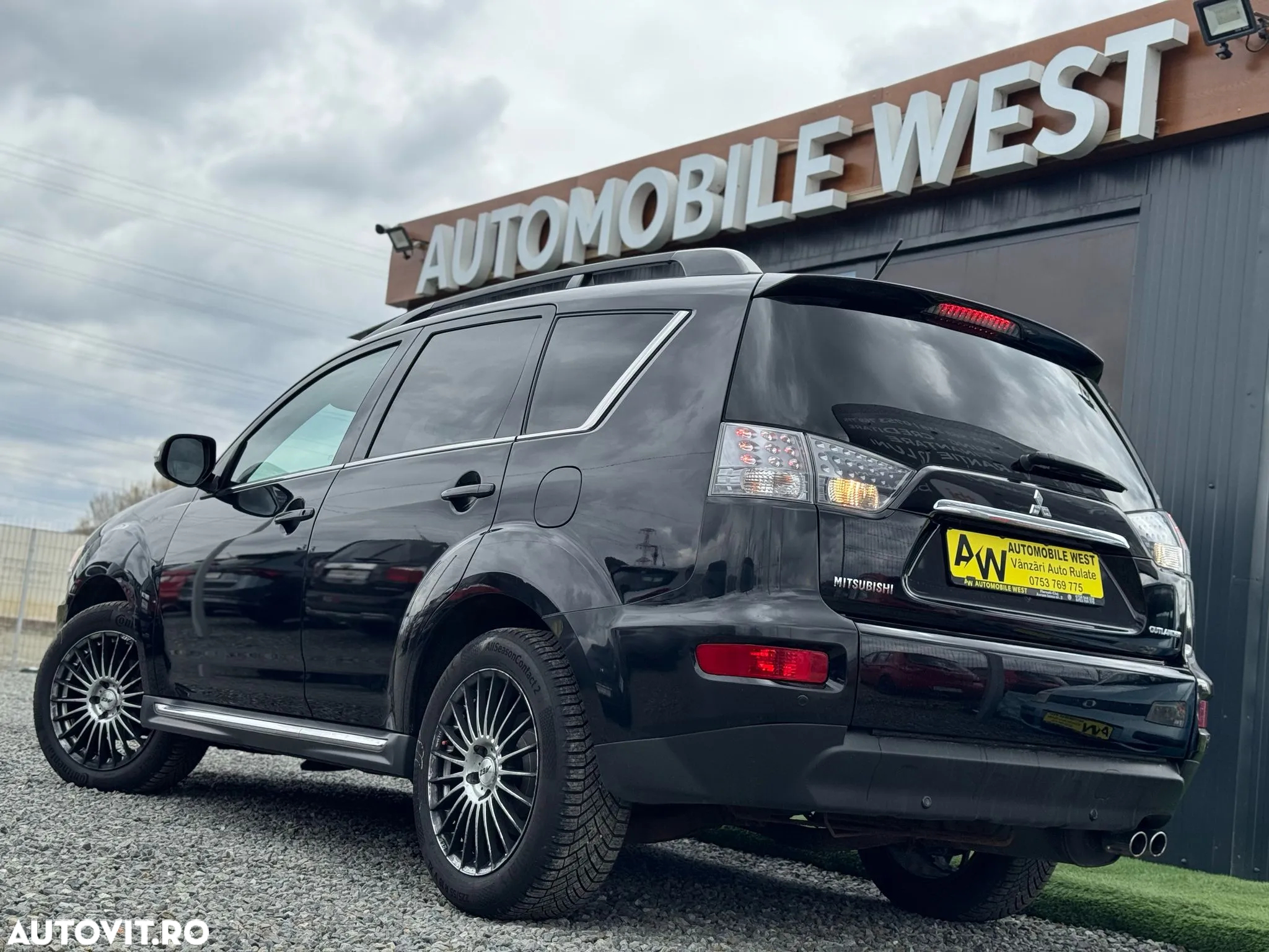 Mitsubishi Outlander - 3