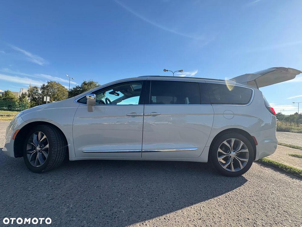 Chrysler Pacifica - 3