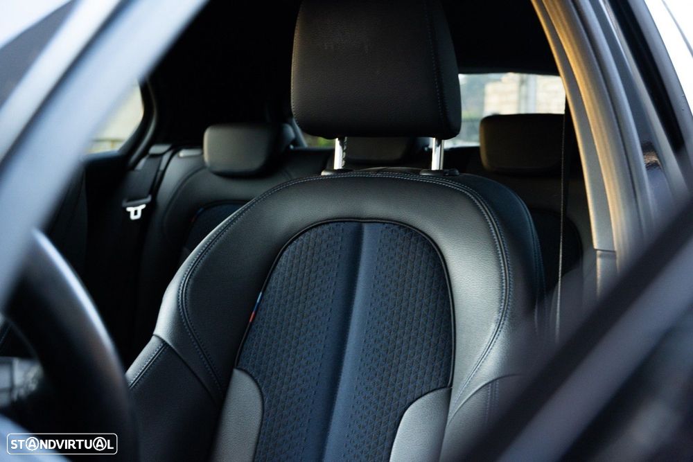 BMW 116 d Pack 50 anos M Auto - 11