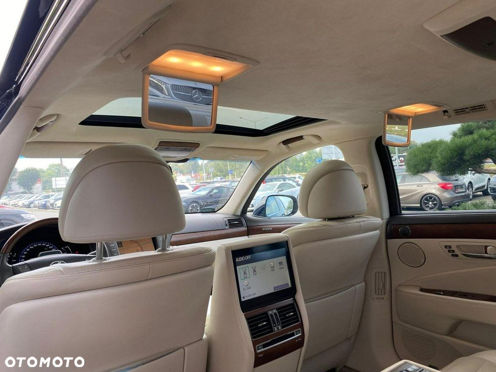 Lexus LS - 10