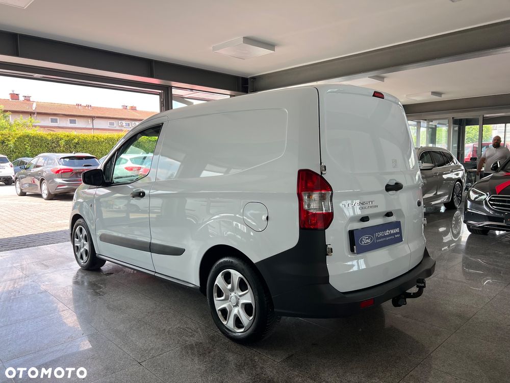 Ford Transit Courier - 11