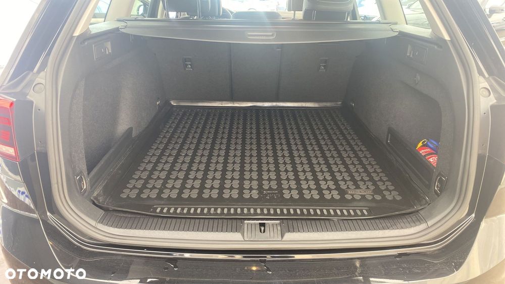 Volkswagen Passat - 12