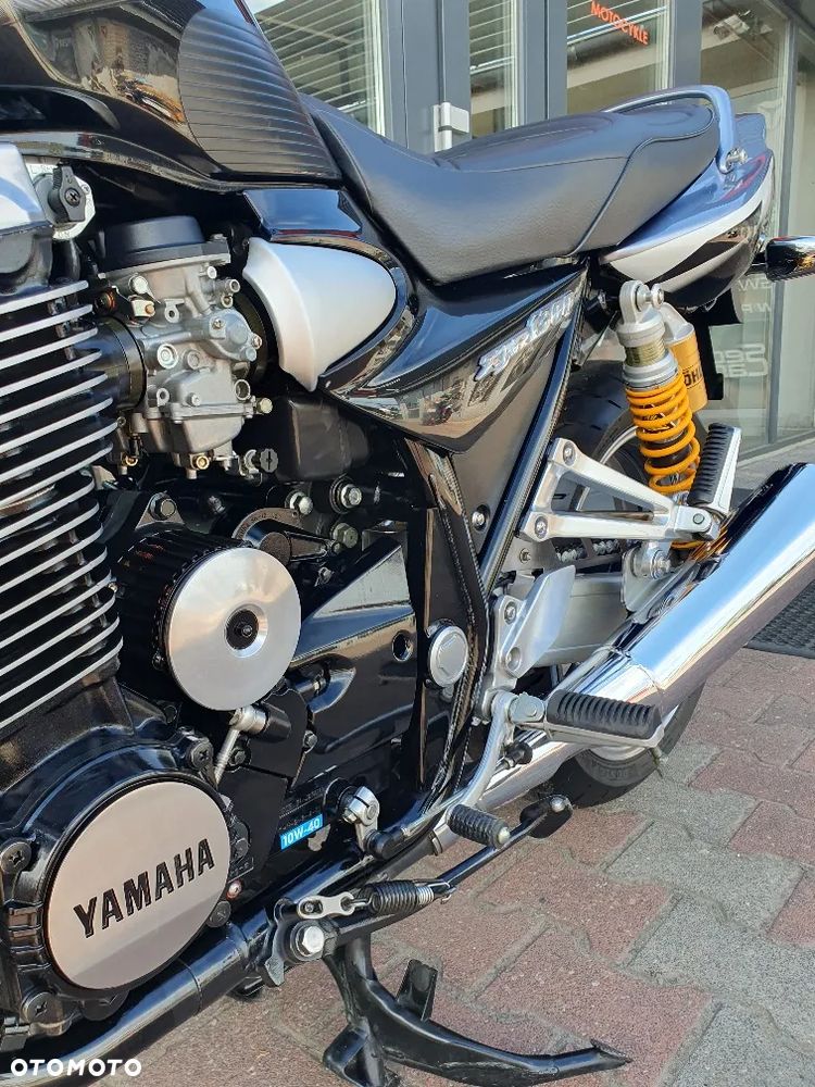 Yamaha XJR - 9