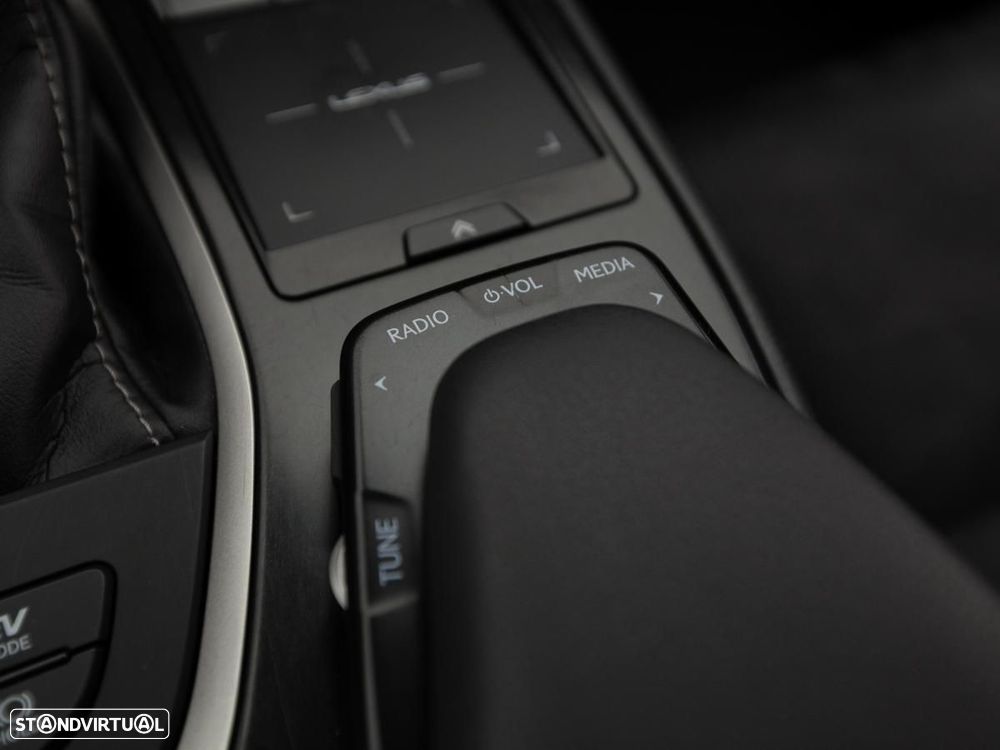 Lexus UX 250h Business - 22