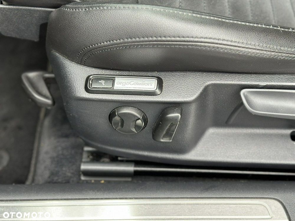 Volkswagen Passat - 12