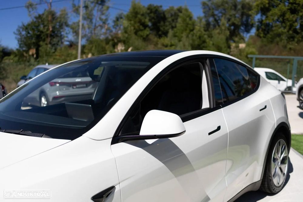 Tesla Model Y Long Range Dual Motor AWD - 17