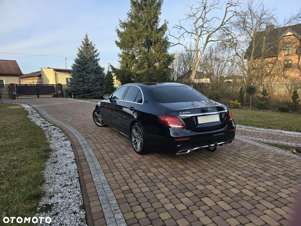 Mercedes-Benz Klasa E 220 d 4-Matic 9G-TRONIC - 22