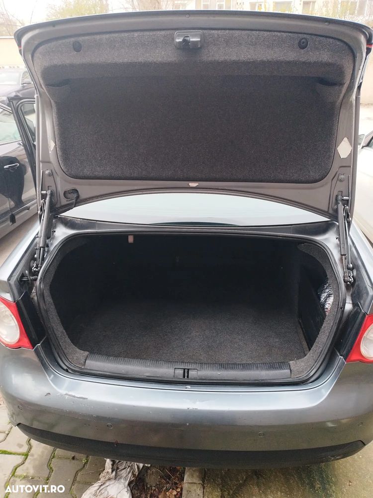 Volkswagen Jetta 1.9 TDI Comfortline - 7