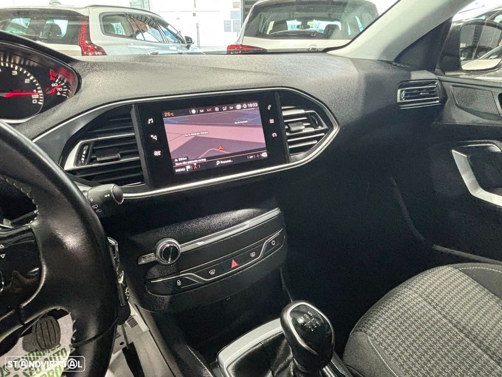 Peugeot 308 1.2 PureTech Business Line - 31