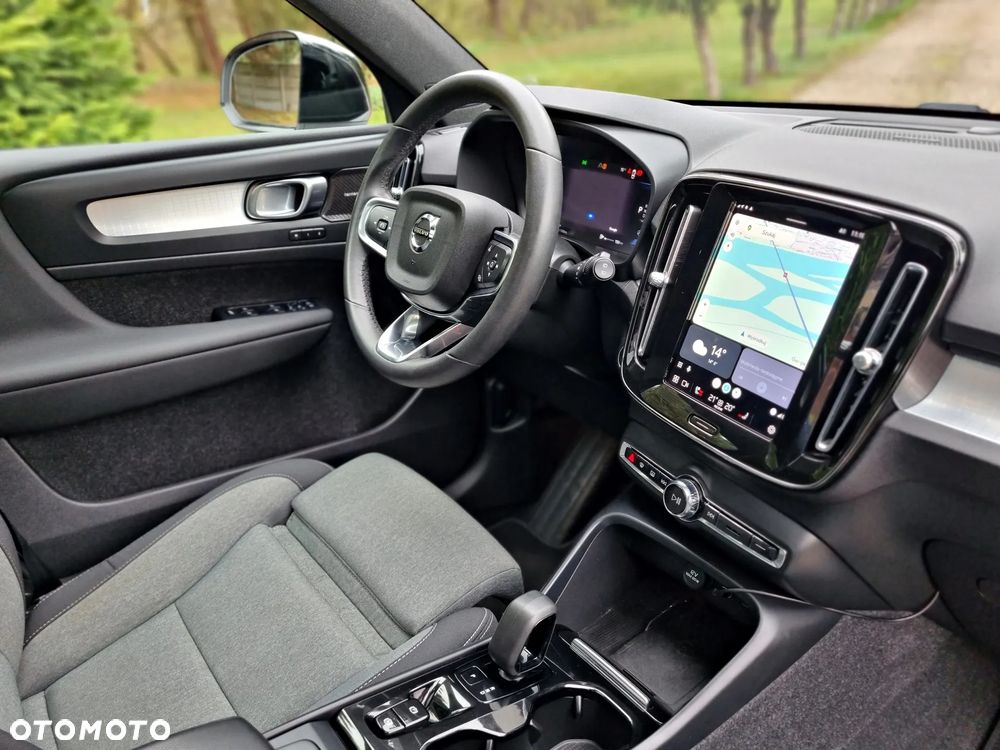 Volvo XC 40 B3 B DKG Plus Black Edition - 22