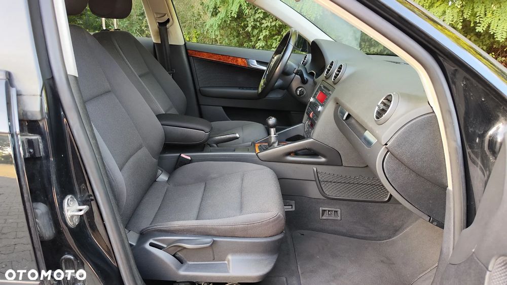 Audi A3 Sportback 1.6 Ambiente - 31