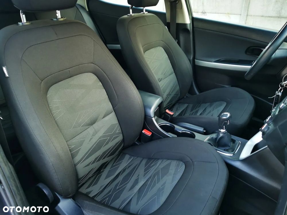 Kia Ceed - 11