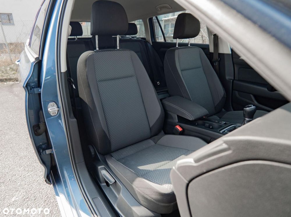 Volkswagen Passat - 14