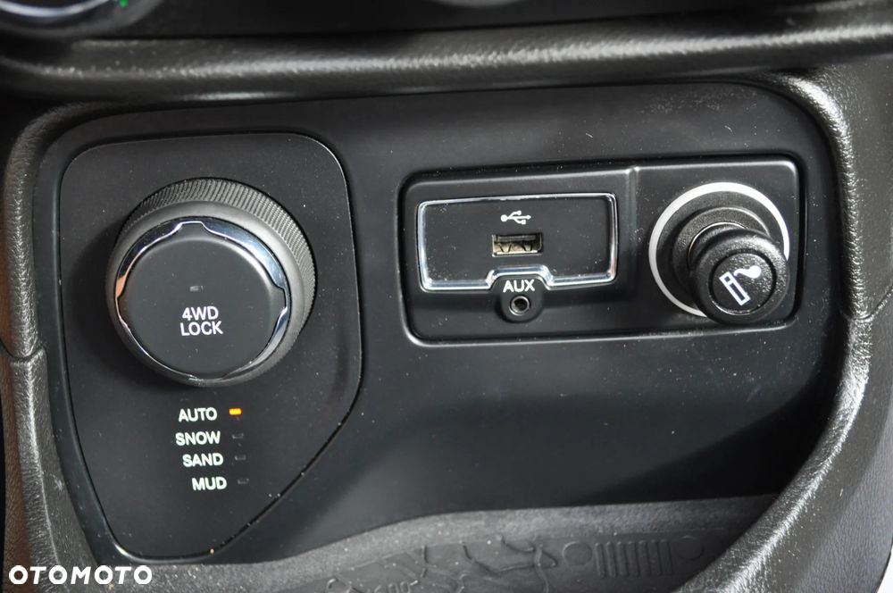 Jeep Renegade 1.4 MultiAir Limited 4WD S&S - 29