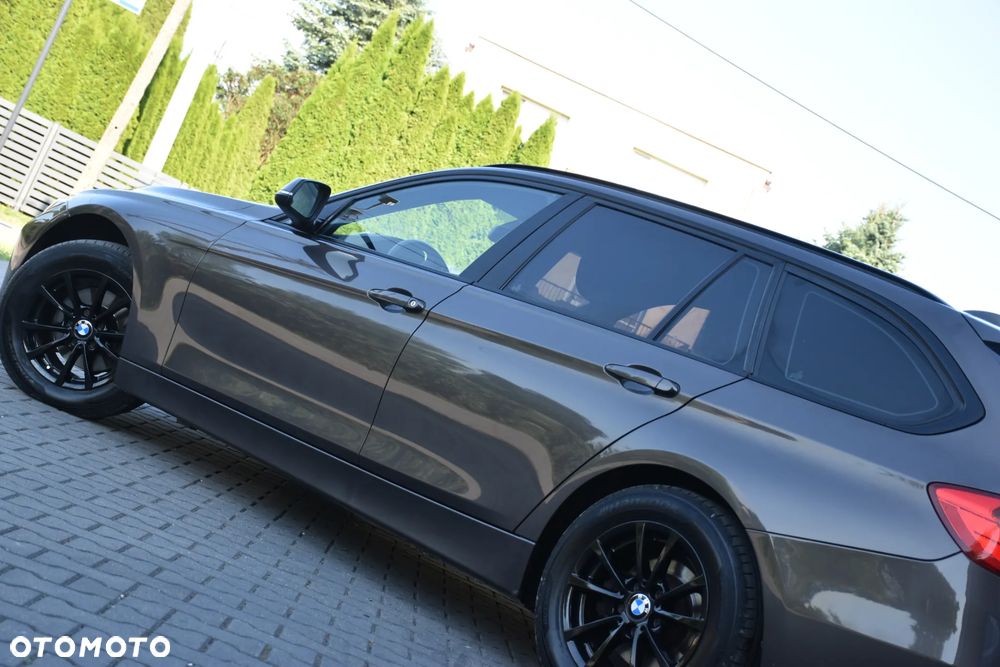 BMW Seria 3 ver-318d-luxury-line - 31