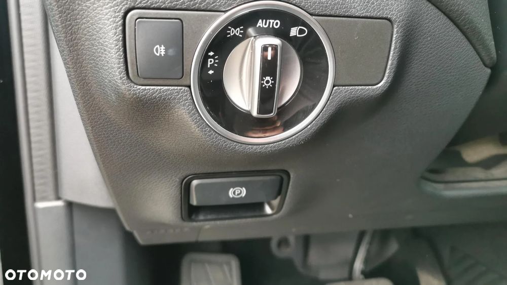 Mercedes-Benz GLA 180 7G-DCT Style - 19