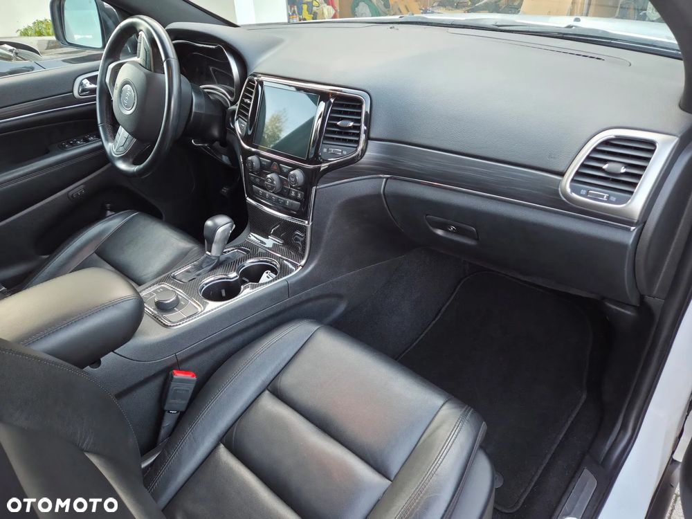 Jeep Grand Cherokee - 14