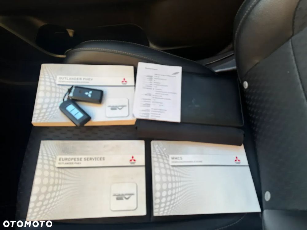 Mitsubishi Outlander 2.0 4WD Plus - 28