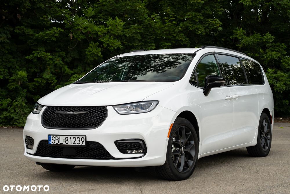 Chrysler Pacifica - 2