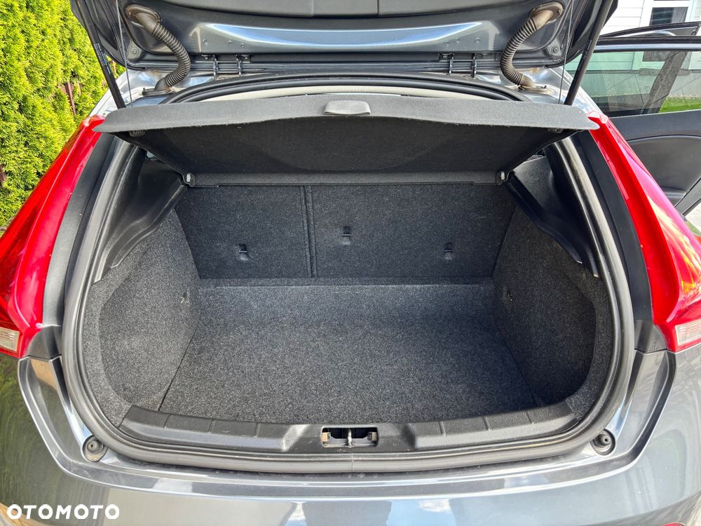 Volvo V40 - 23