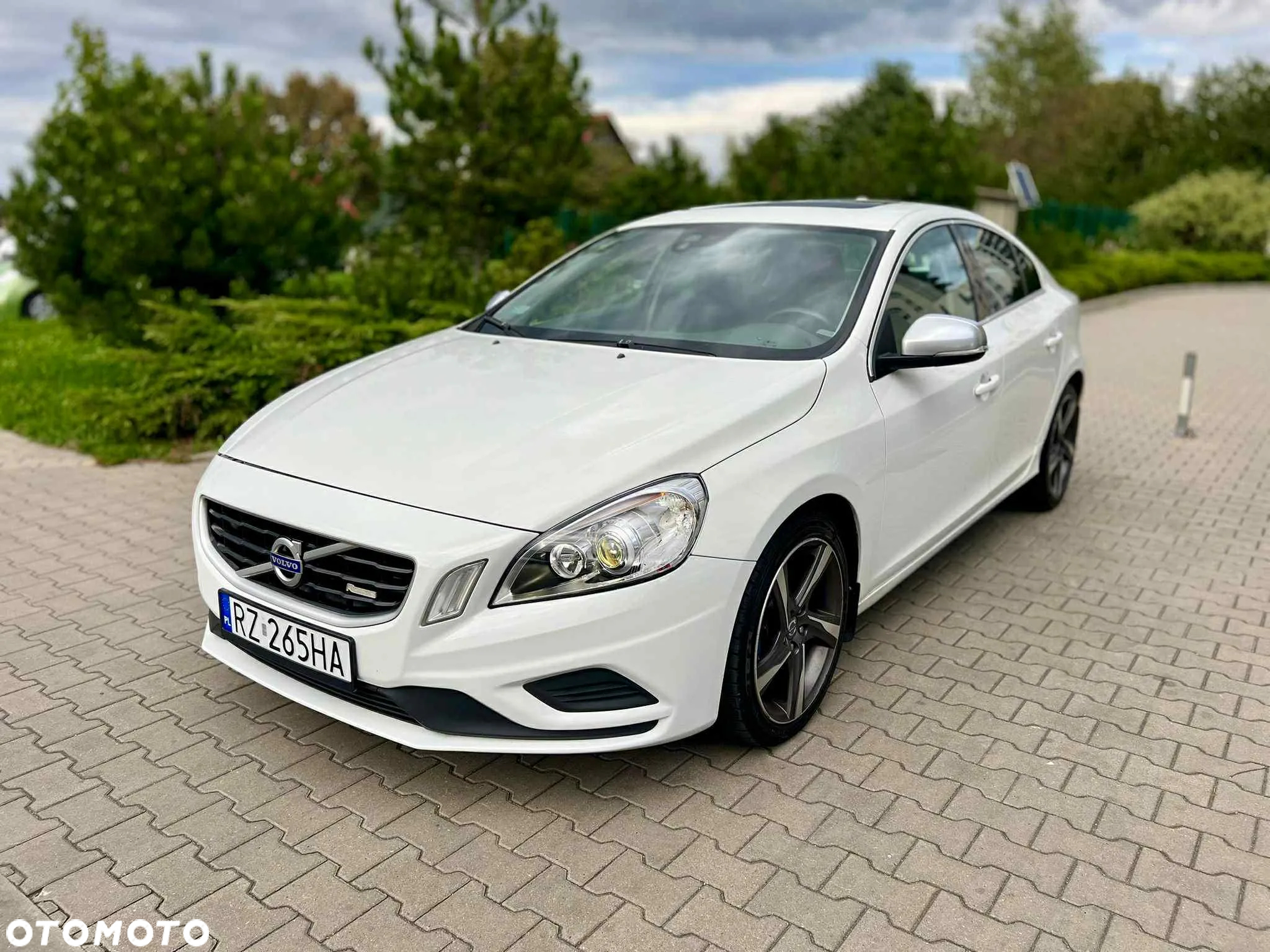 Volvo S60 D5 R-Design - 8