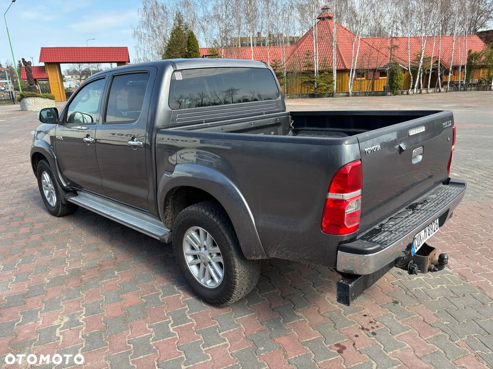 Toyota Hilux 2.5 D-4D SR5 - 10