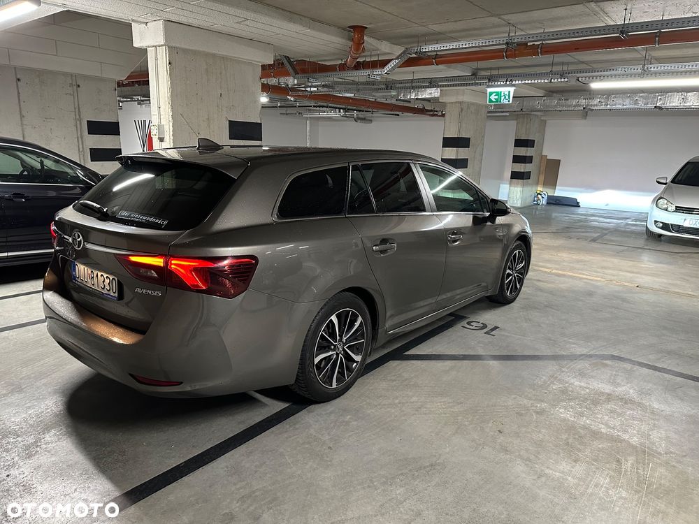 Toyota Avensis 1.8 Premium - 11