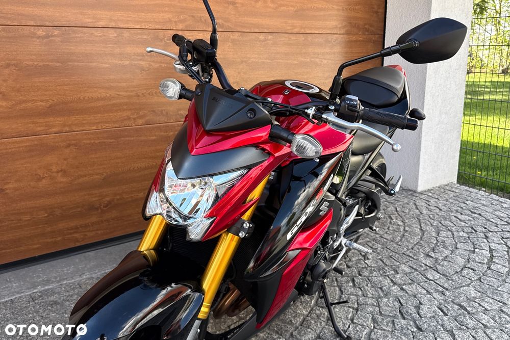 Suzuki GSX - 20