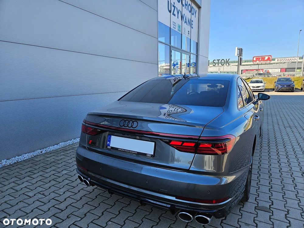 Audi S8 - 12