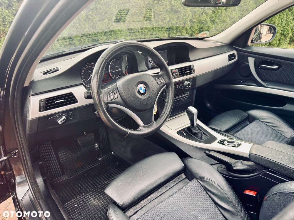 BMW Seria 3 320d DPF Touring - 28