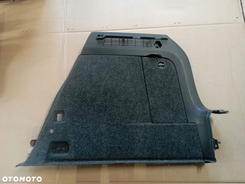 VW TIGUAN BOCZEK BAGAŻNIKA PRAWY TYŁ 5N0867428R - 1