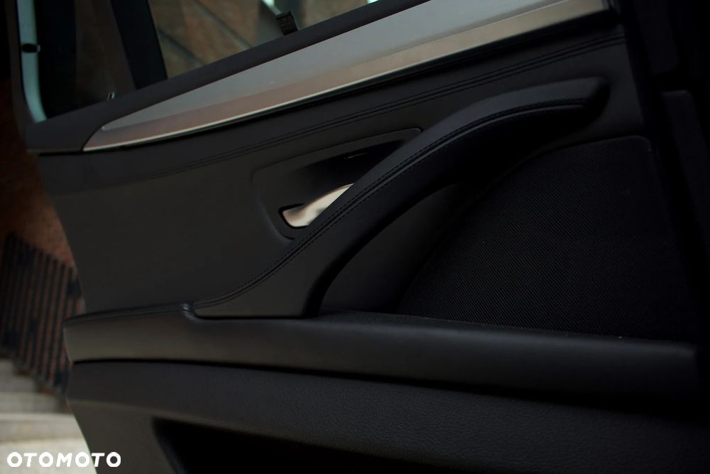 BMW Seria 5 M550d xDrive - 35