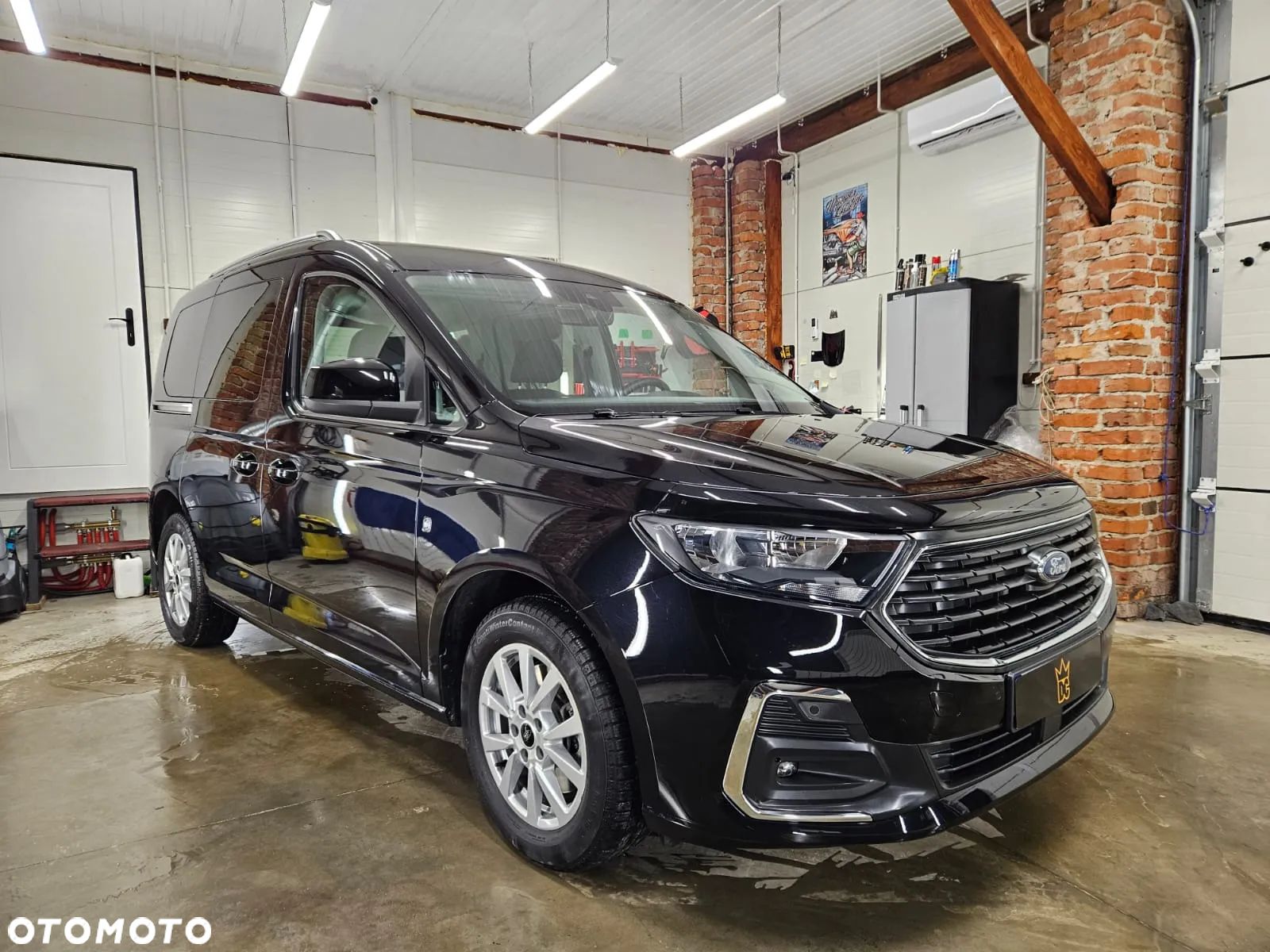 Ford Tourneo Connect 1.5 EcoBoost Titanium - 1