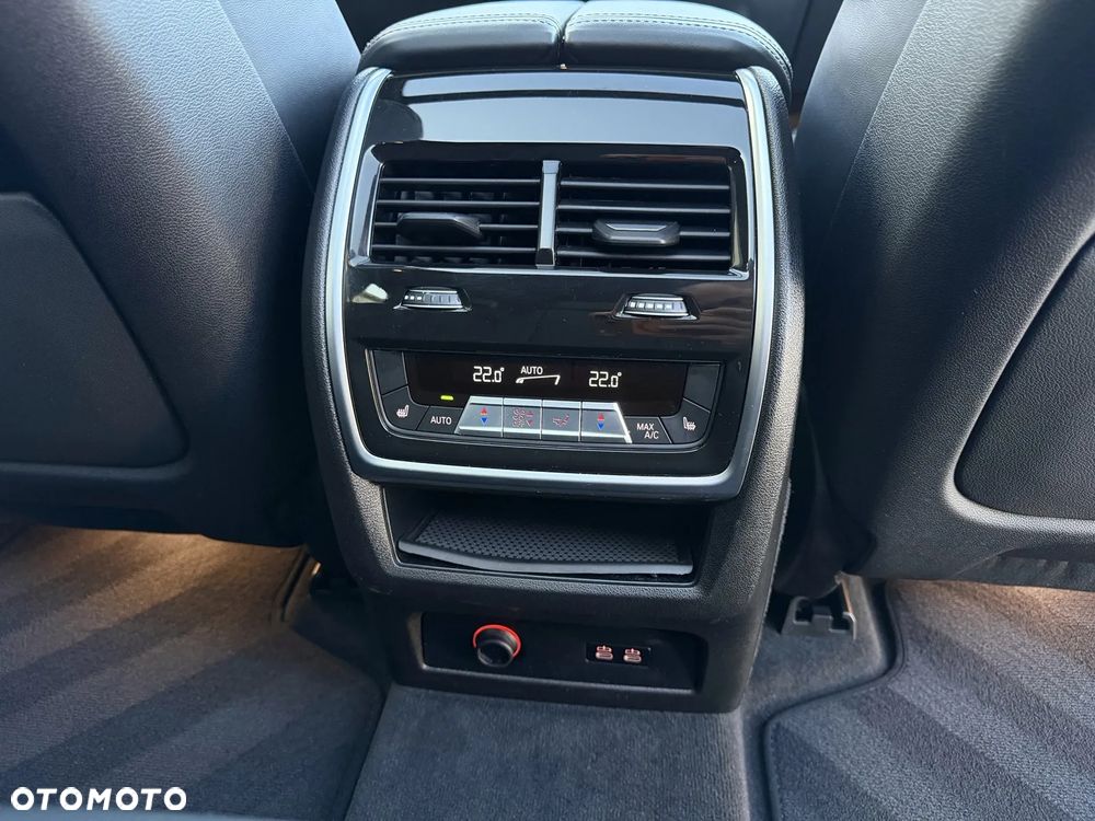 BMW X5 M50i - 35
