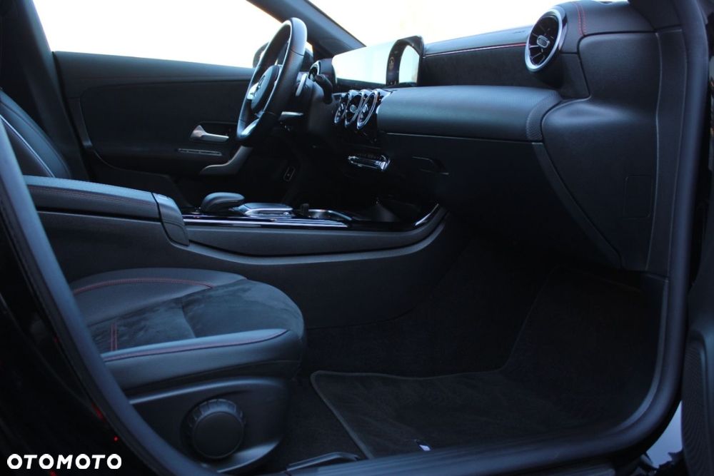 Mercedes-Benz CLA - 37