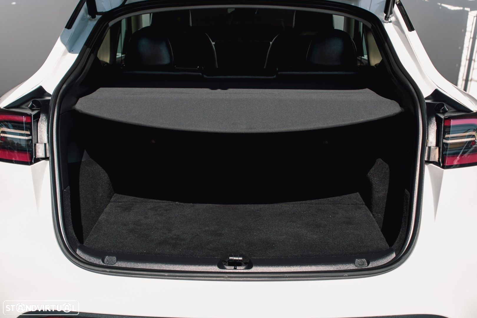 Tesla Model Y Long Range Dual Motor AWD - 17
