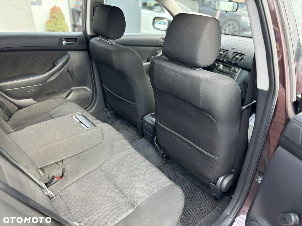Toyota Avensis - 21