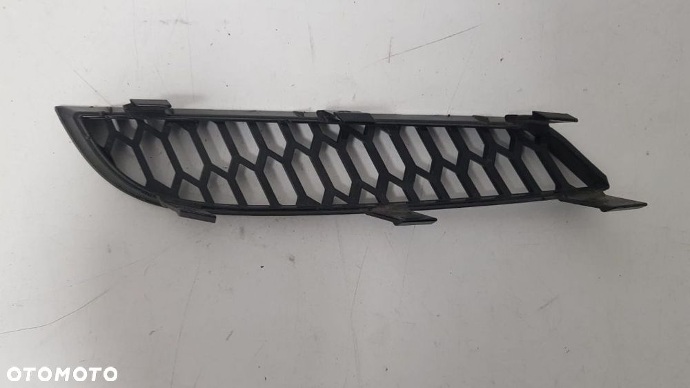 AUDI RS6 C7 KRATKA LEWA ZDERZAKA PRZÓD PRZEDNIEGO 4G0807679 - 2