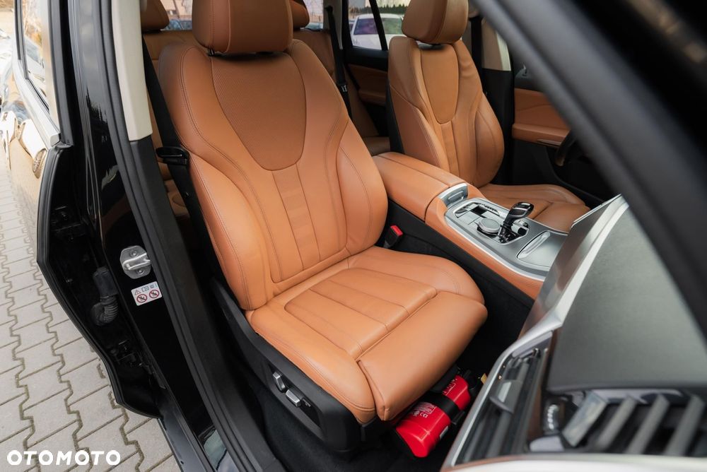 BMW X5 xDrive40i - 16