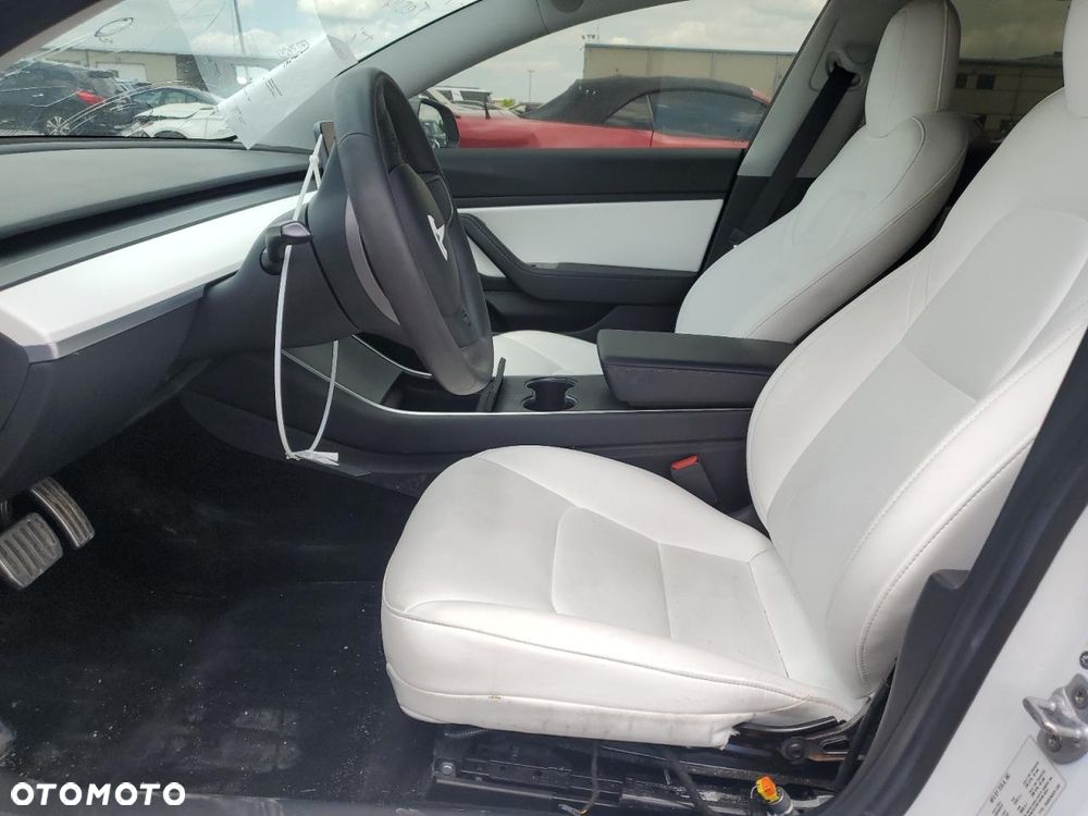 Tesla Model 3 - 9