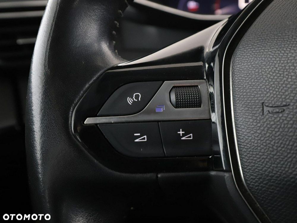 Peugeot 208 PureTech 100 Allure - 32